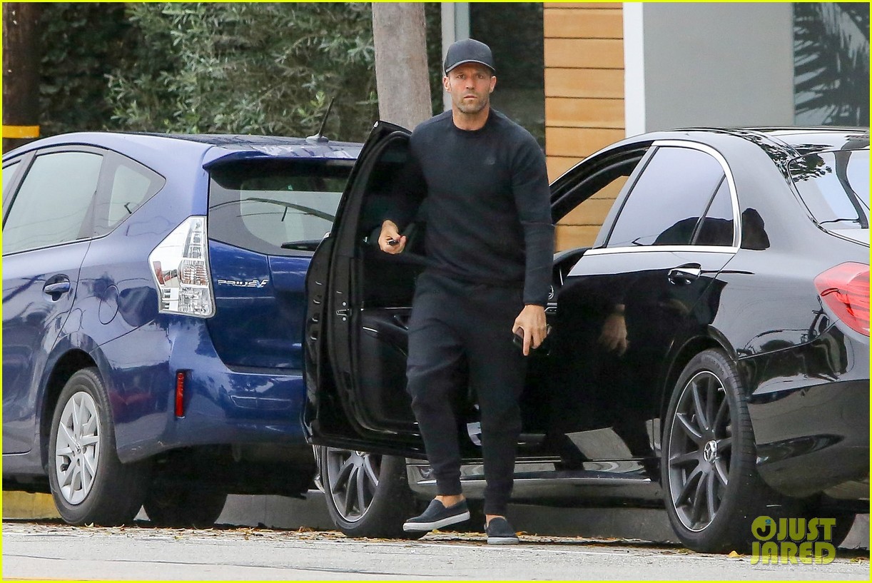 dad to be jason statham grabs coffee in weho 023862700