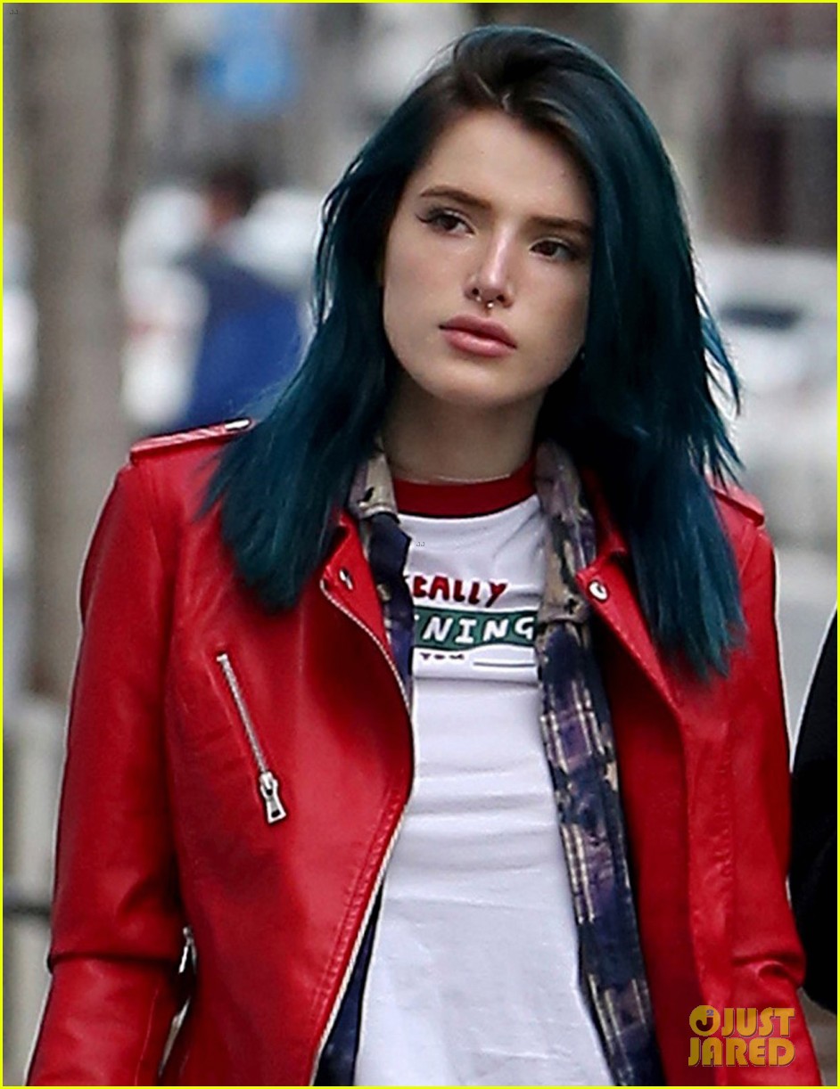bella thorne carries a possible script while out and about in santa monica 033854593