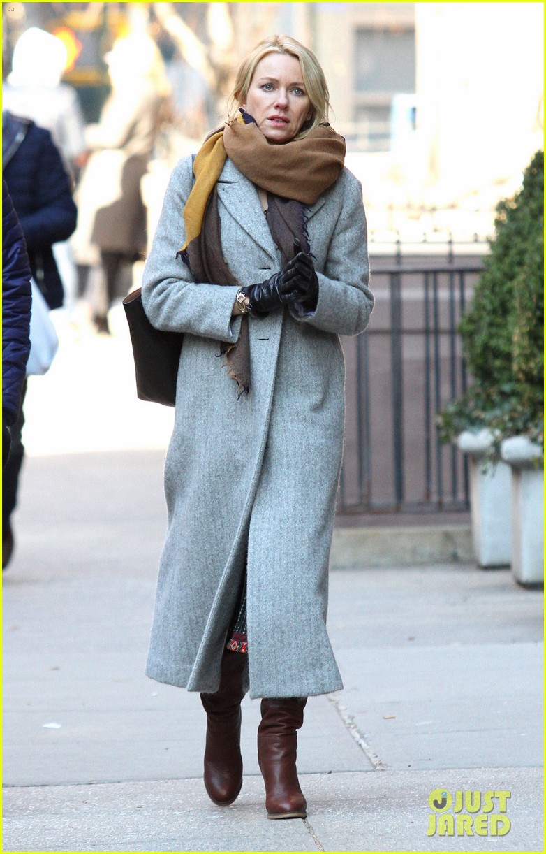 Naomi Watts Bundles Up on Set in NYC Photo 3855192 Naomi Watts(02)