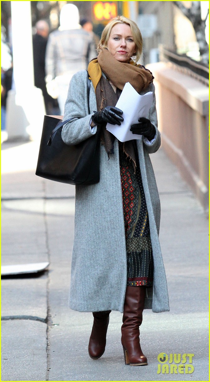 Naomi Watts Bundles Up on Set in NYC Photo 3855196 Naomi Watts