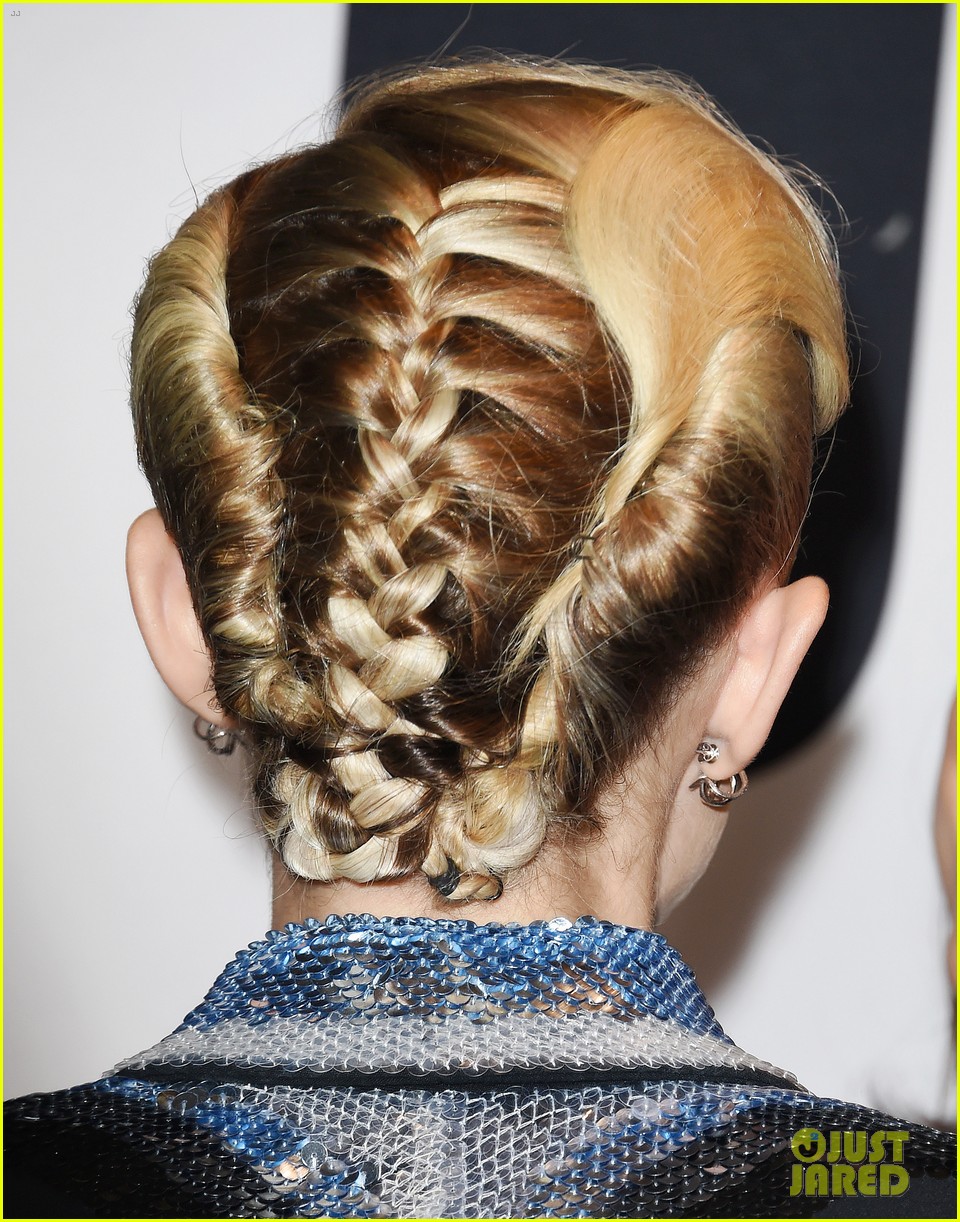allison williams puts newly blonde hair into a cool braid 02