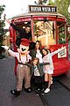 jessica alba cash warren and their daughters spend the day with mickey mouse 01
