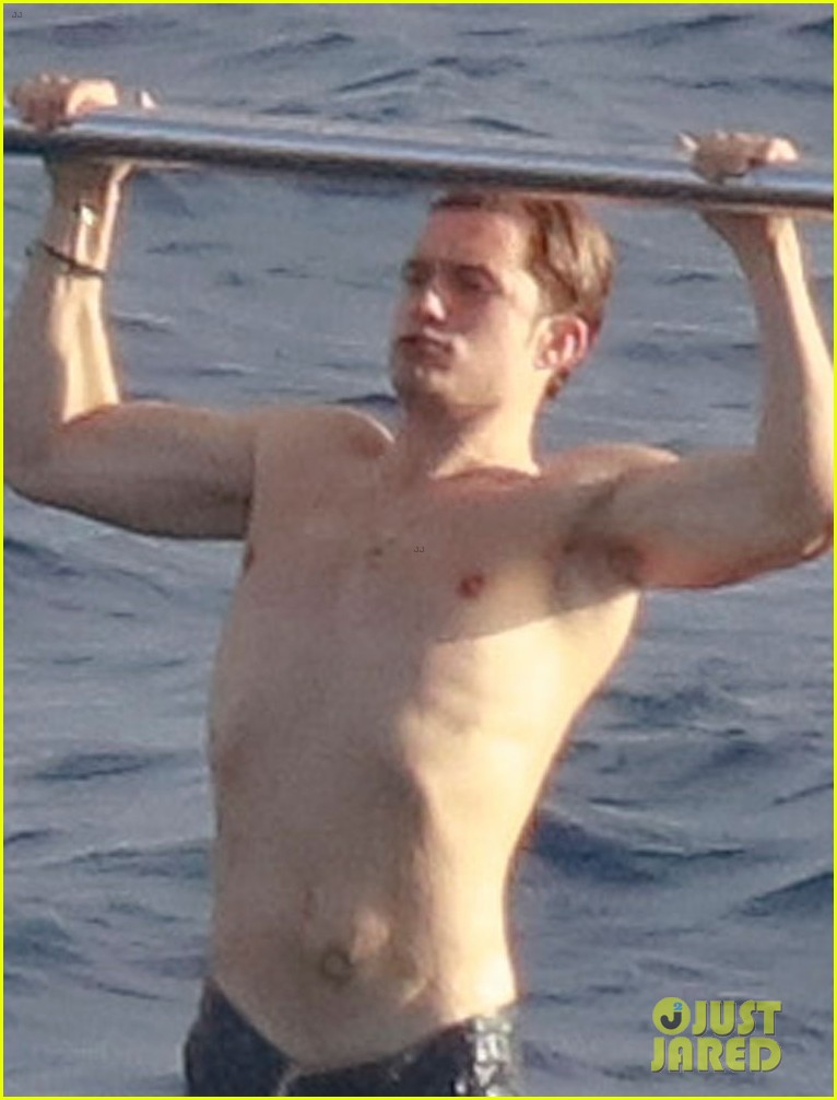 orlando bloom goes paddle boarding but keeps his shorts on 043876673