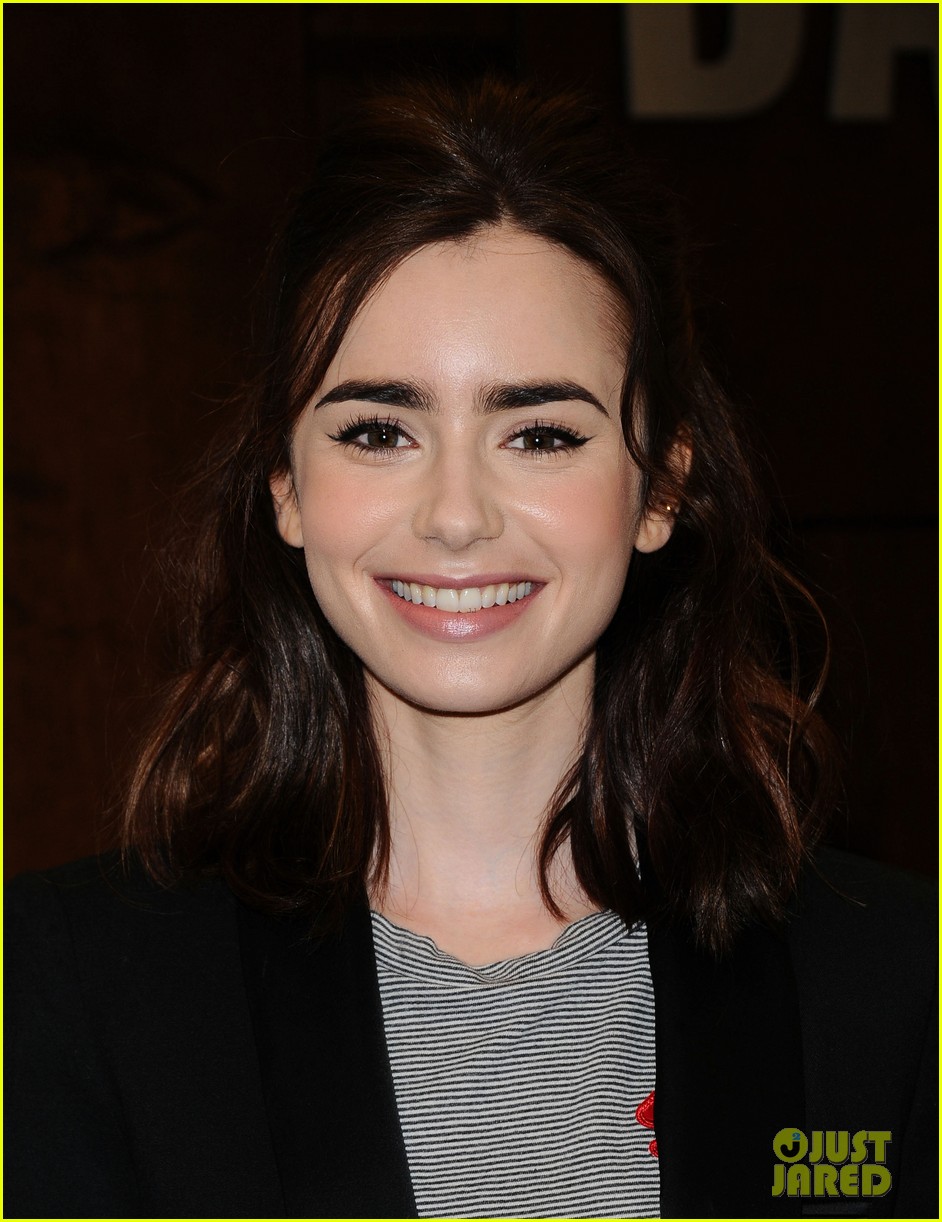lily collins signs copies of her new book unfiltered 033872836