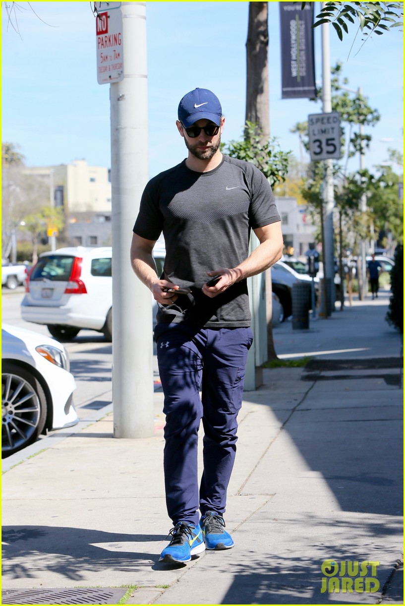 chace crawford rebecca rittenhouse grab a casual lunch 113871952