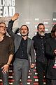 walking dead actors hold hands at fan event in spain 05