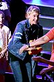 ellen degeneres wins three awards at kcas 2017 crowd recites oath to be in her squad 02