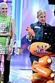 ellen degeneres wins three awards at kcas 2017 crowd recites oath to be in her squad 04