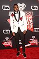 jason derulo leaves socks at home for iheartradio music awards 2017 01