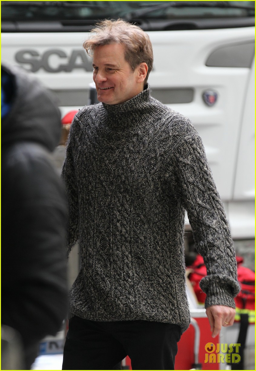 colin firth dons grey knitted sweater while filming love actually for comic relief 023869910