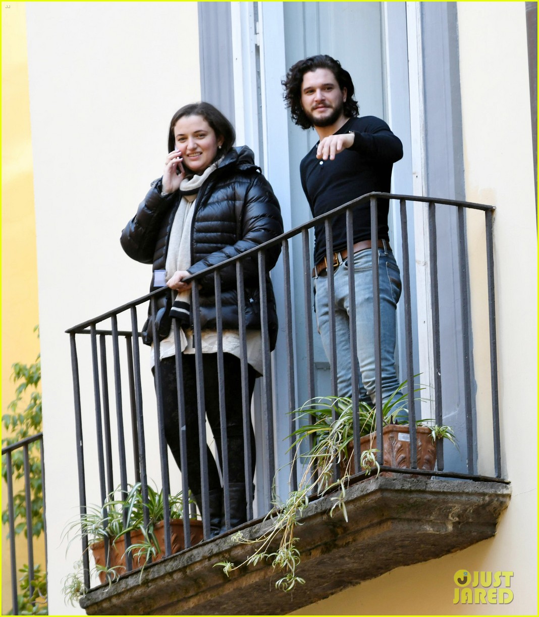 kit harington films a commercial in italy 013869813