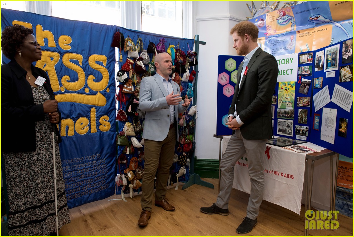 prince harry follows in mom princess dianas footsteps with hiv charity visit 113876982