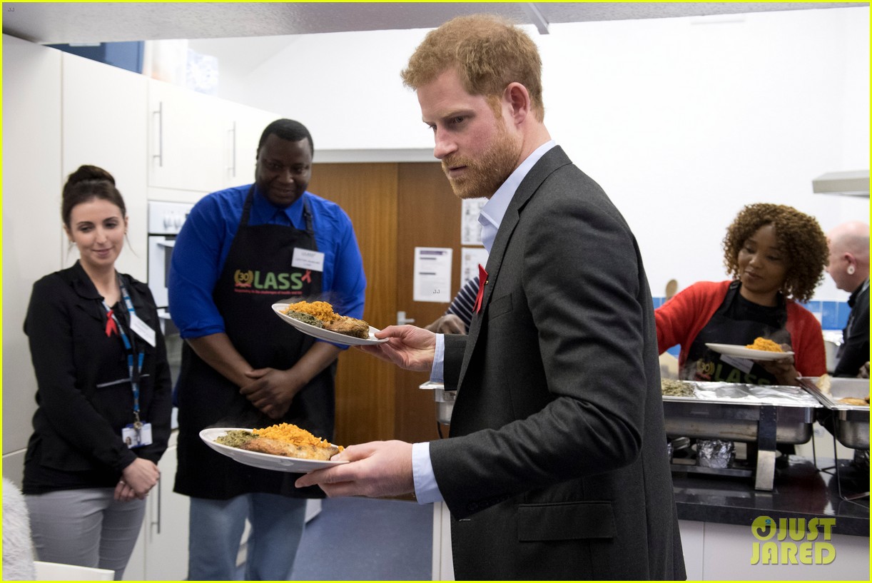 prince harry follows in mom princess dianas footsteps with hiv charity visit 133876984