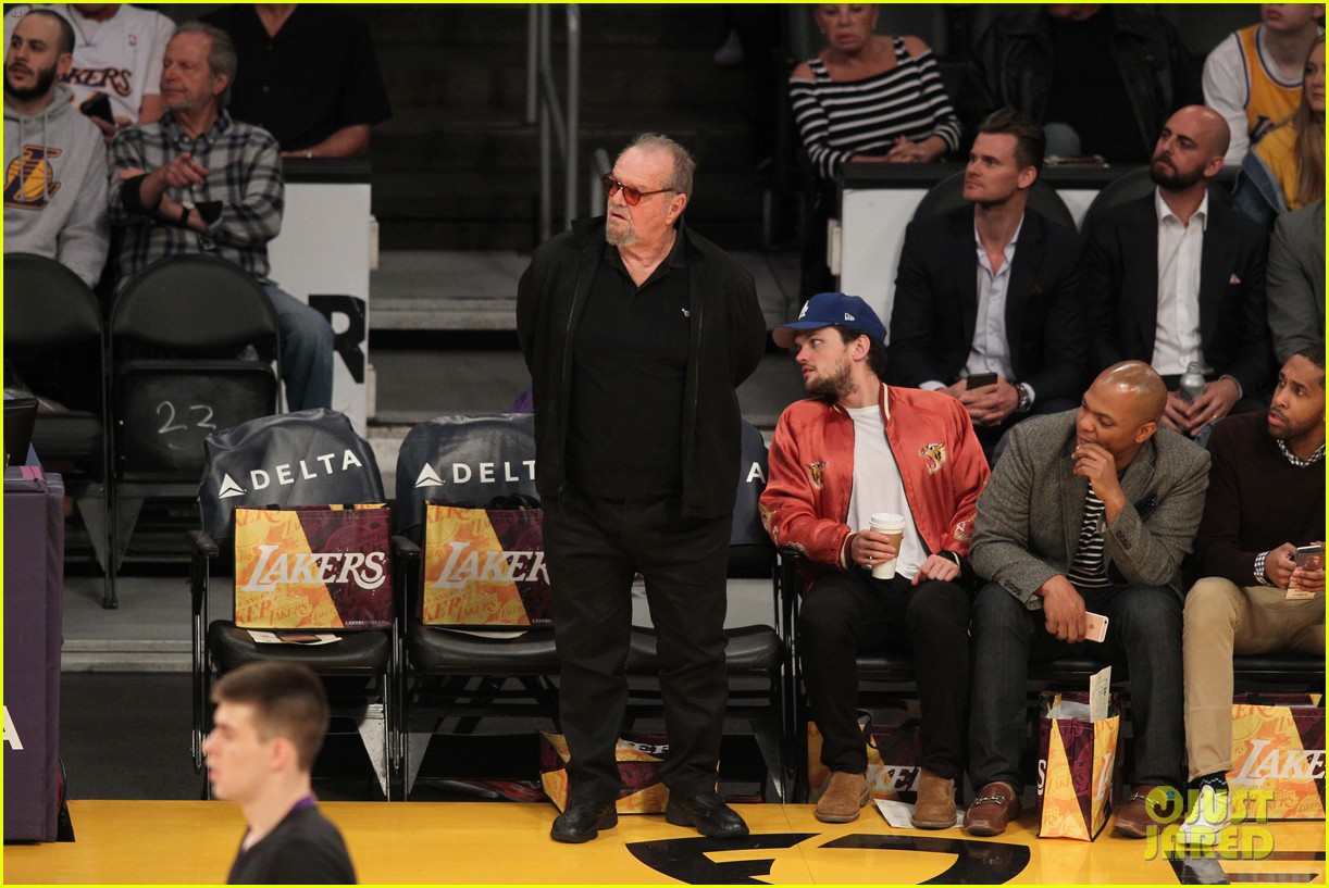 jack nicholson sits courtside at lakers game 033878438