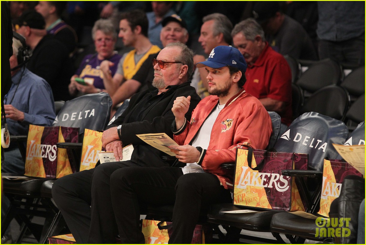 jack nicholson sits courtside at lakers game 053878440