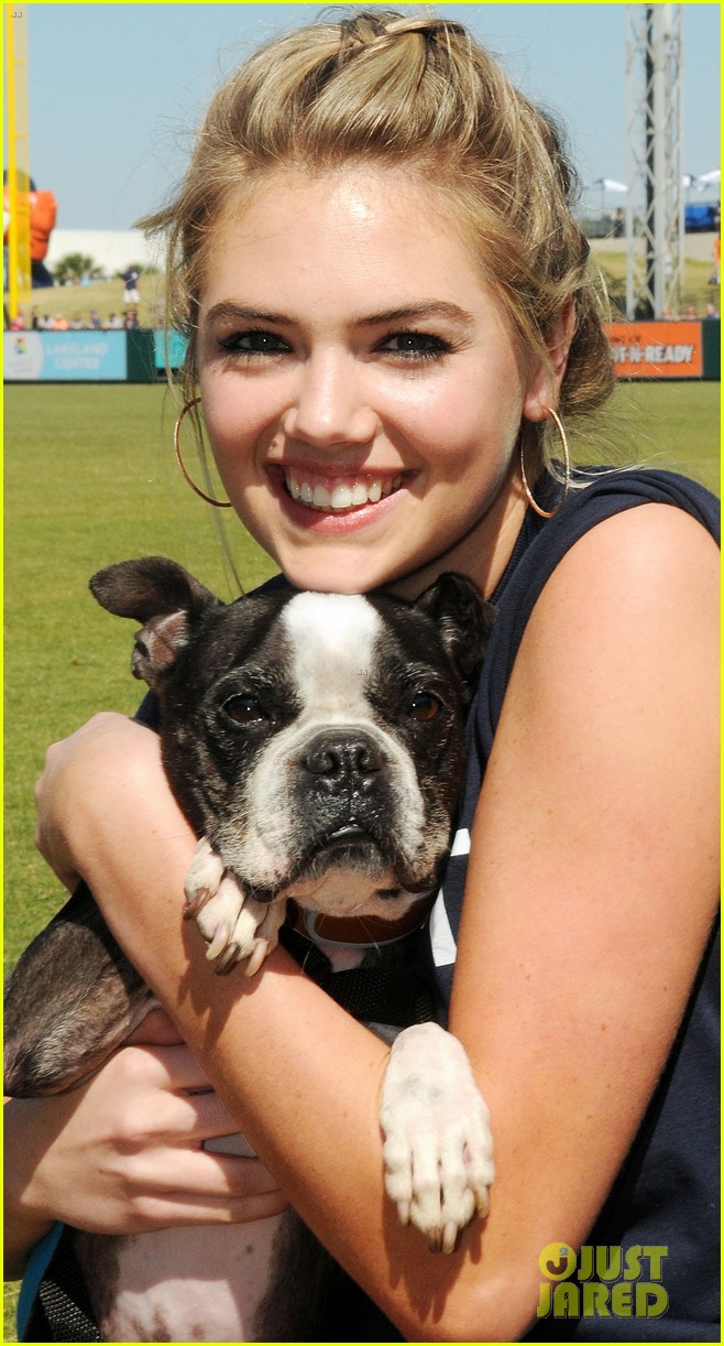 Kate Upton & Fiance Justin Verlander Host Pet Adoption Event! Photo(01)