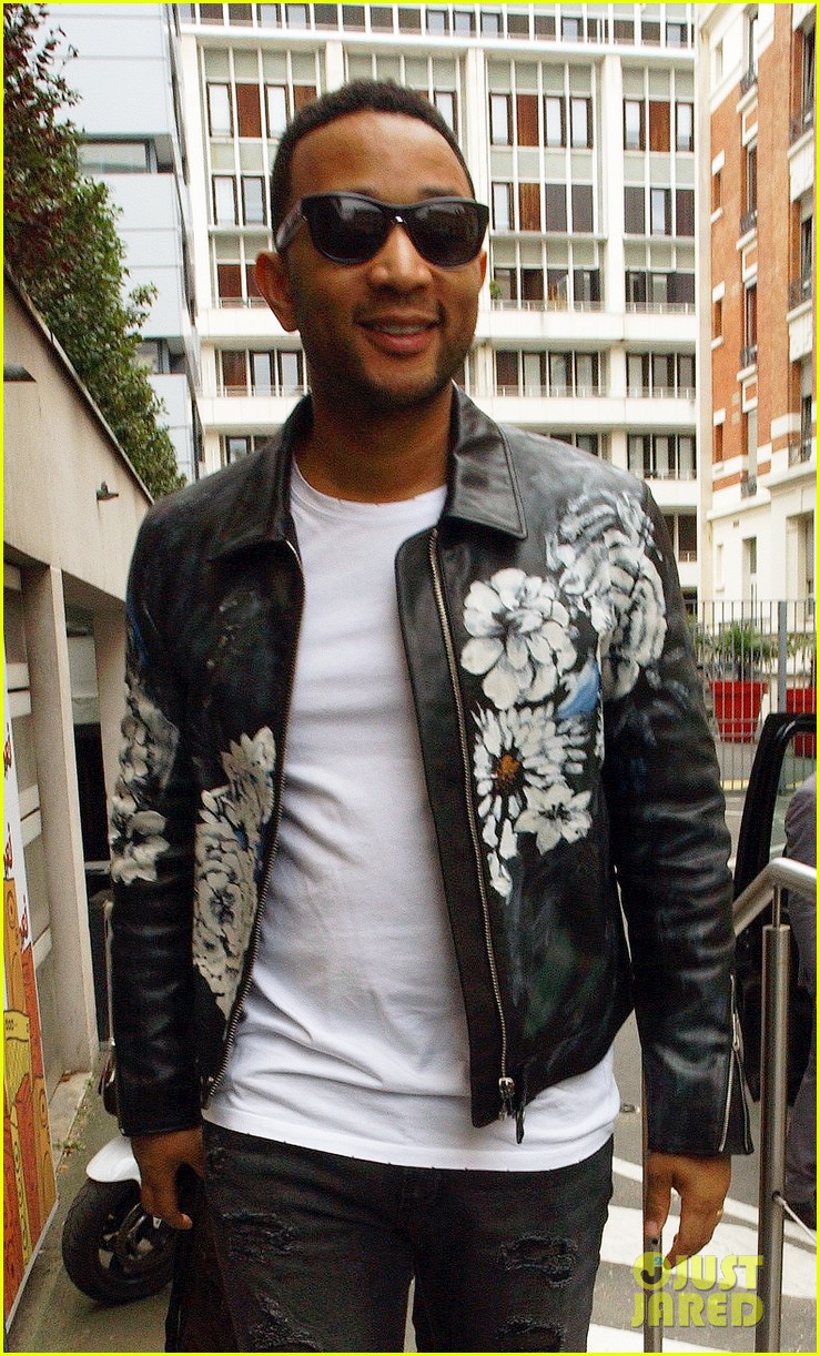 john legend gets his luggage back after it was stolen 043879474