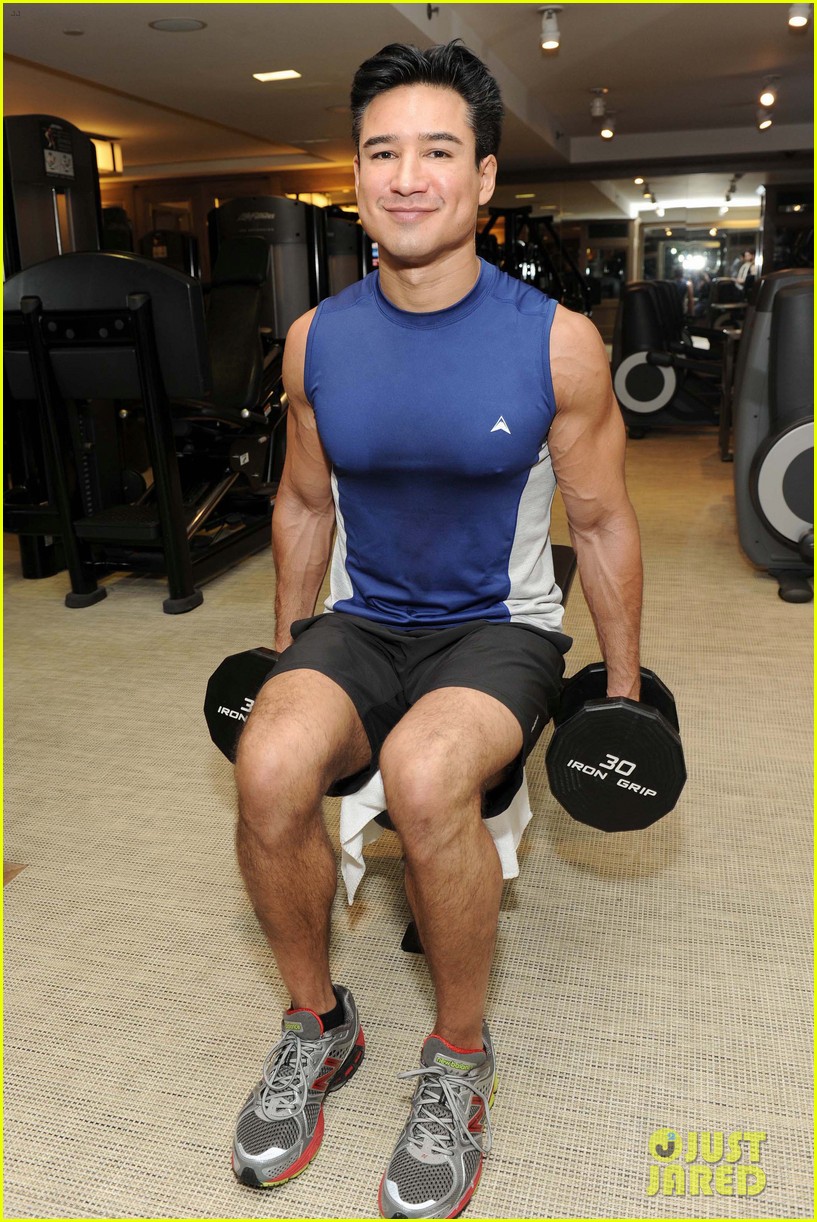 mario lopez puts his muscles to work in these new gym pics 01