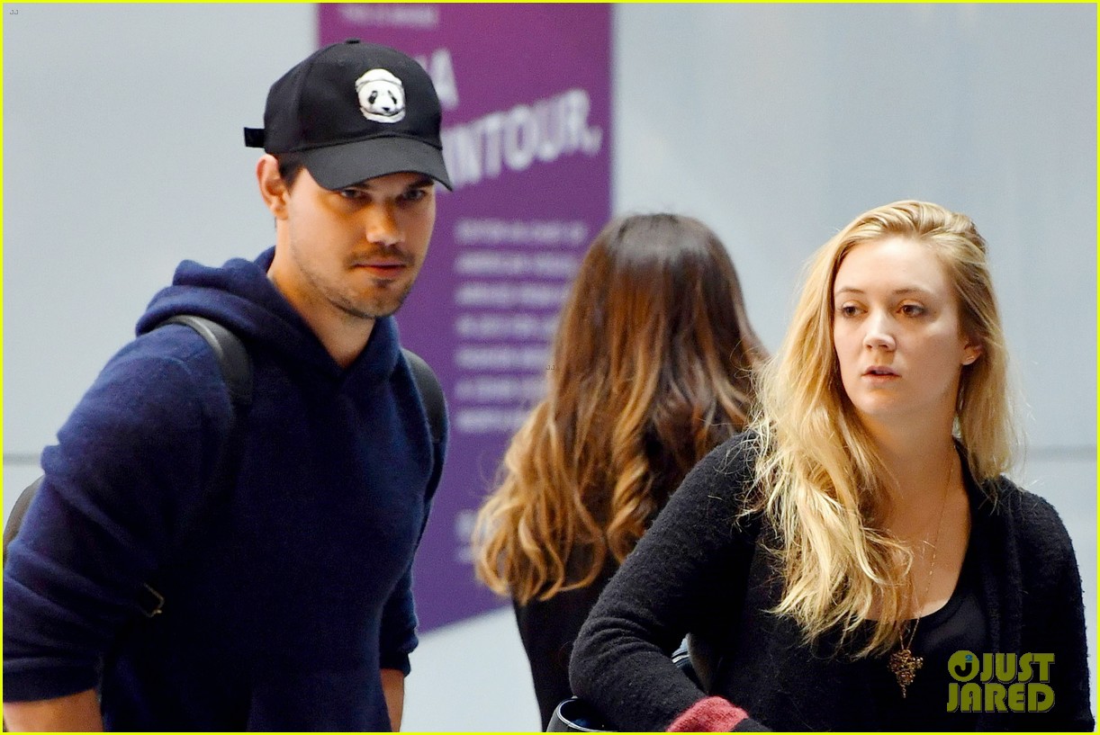 billie lourd shows taylor lautner some of her mom carrie fishers favorite hang outs 05