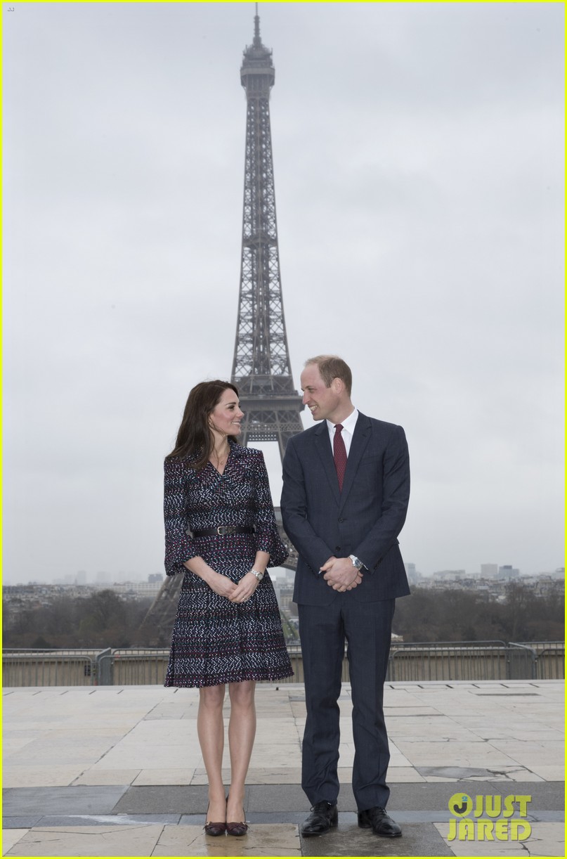 kate middleton prince william join rugby team eiffel tower 033875711