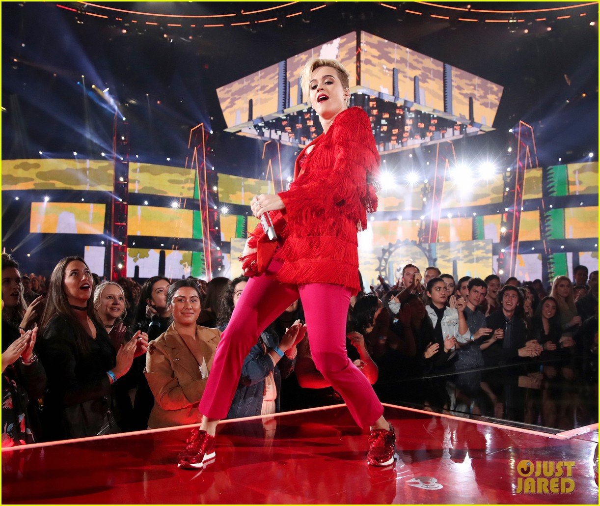 Photo katy perry iheartradio music awards performance 27 Photo