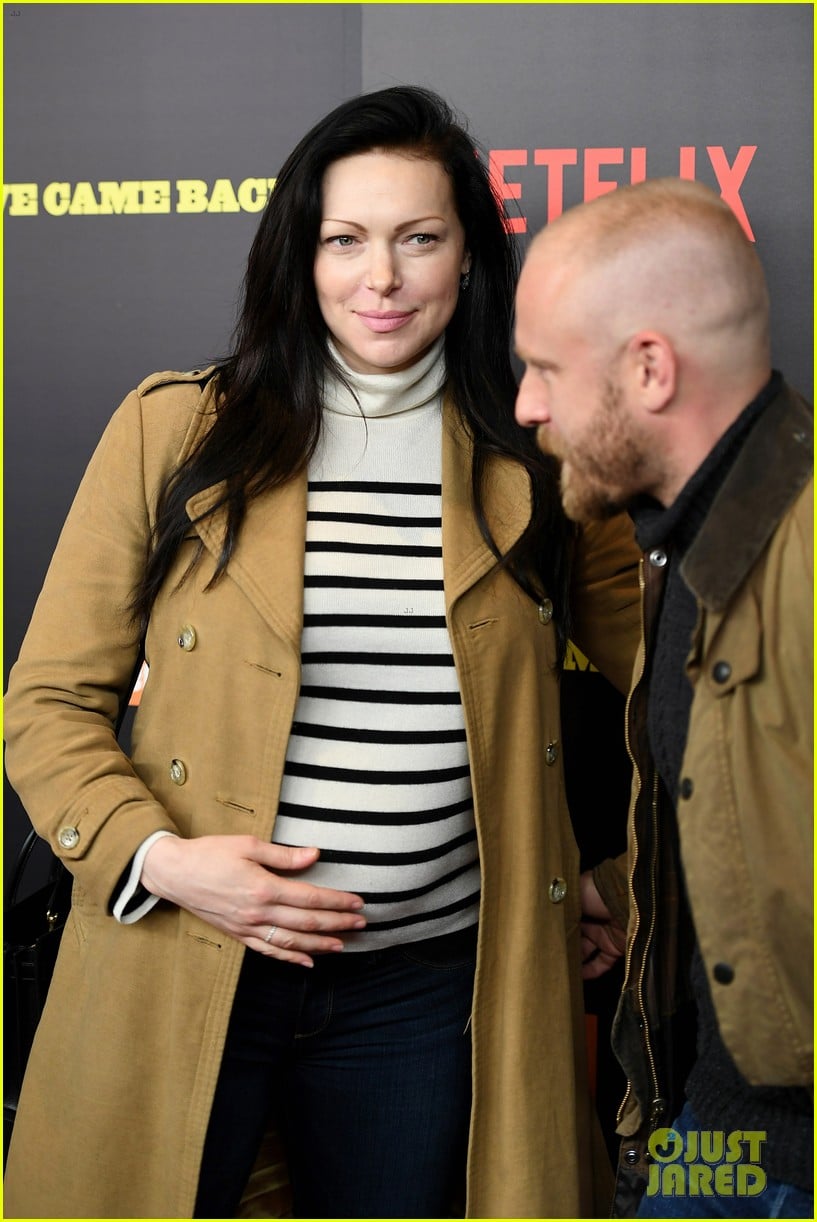Ben Foster & Pregnant Fiancee Laura Prepon Bring Baby Bump To 'Five