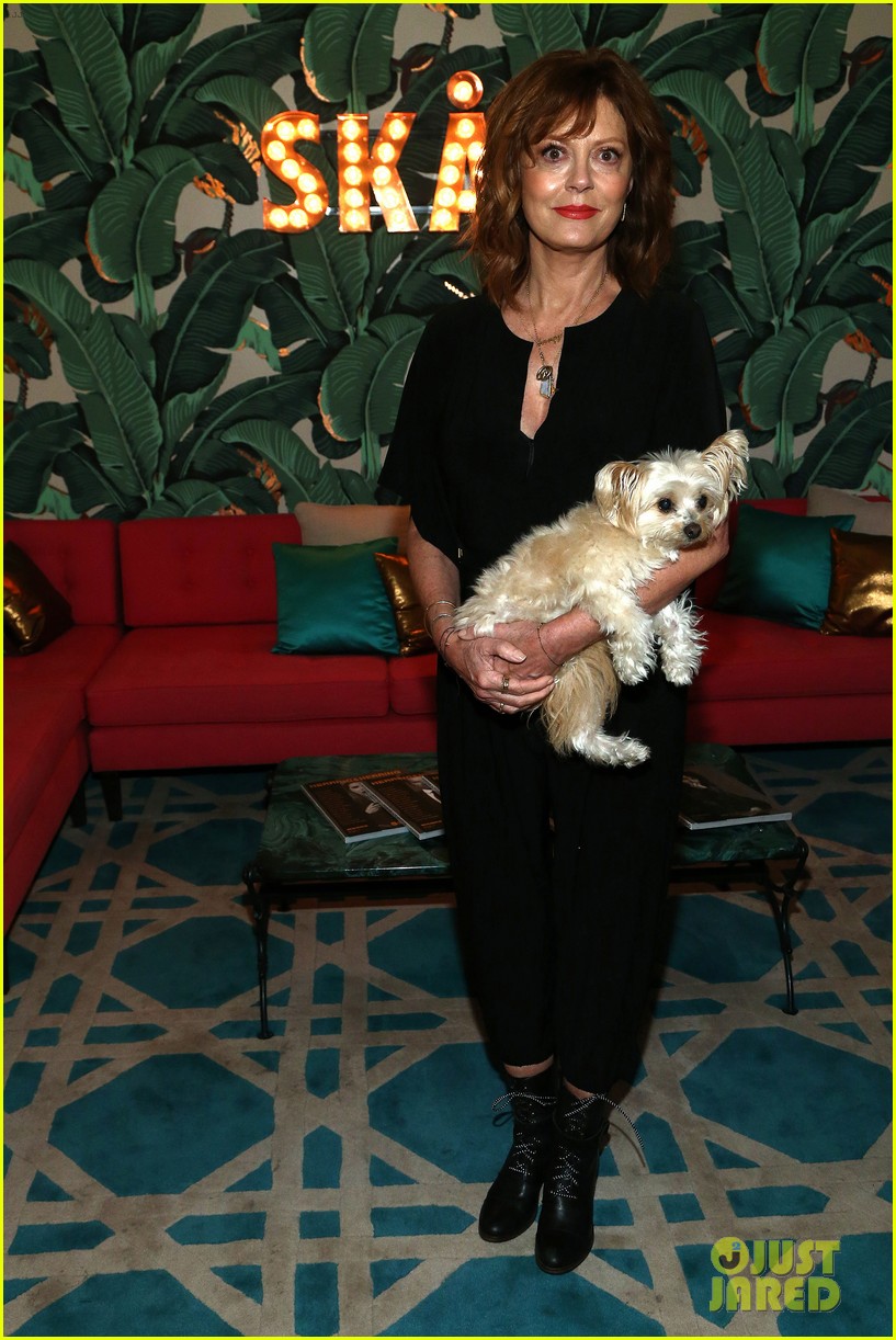 Susan Sarandon Brings Her Dog Penny to a Party! Photo 3878398 Susan