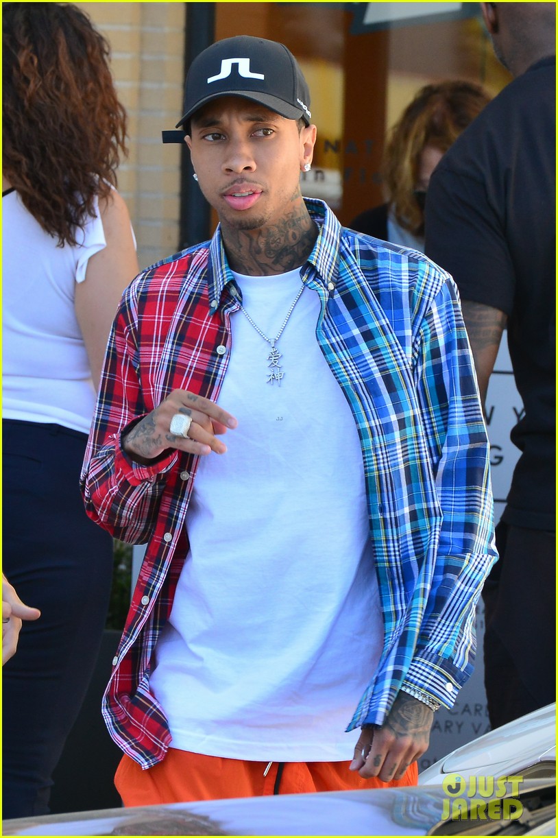 tyga goes shopping with scott after chyna accuses him 083880007