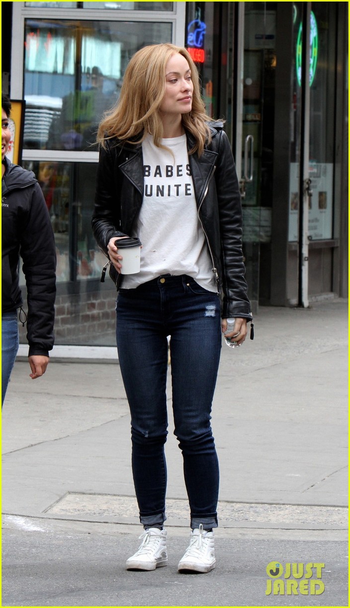 olivia wilde supports planned parenthood while filming new scenes for life itself 063880394