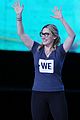 kate winslet gives inspiring speech about body shaming believing in yourself at we day 32