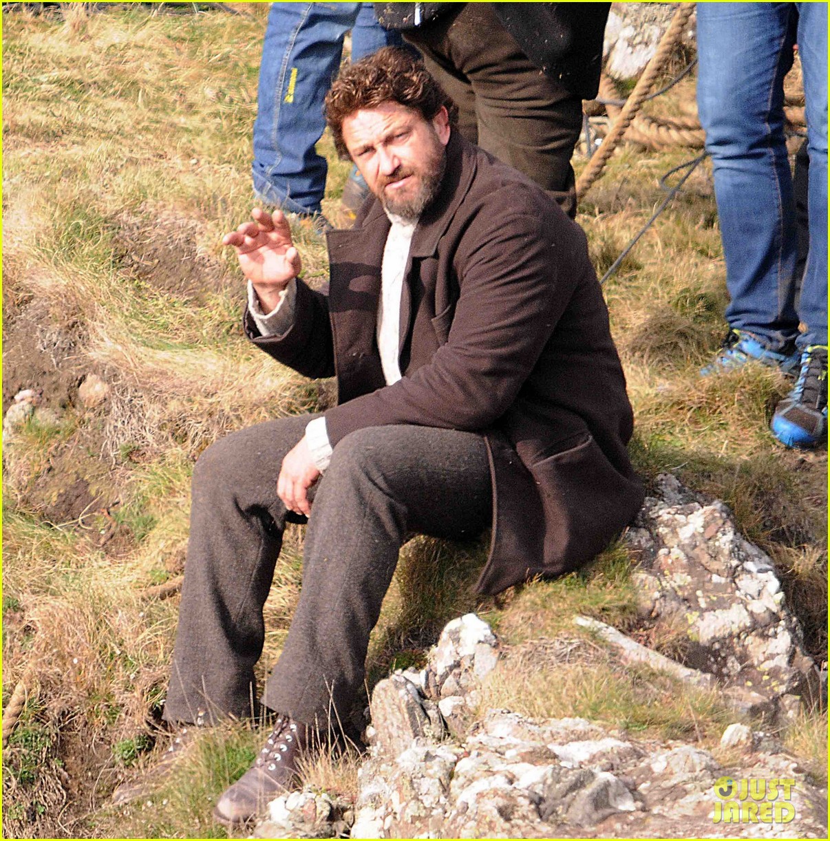 gerard butler continues filming keepers in scotland 033884082