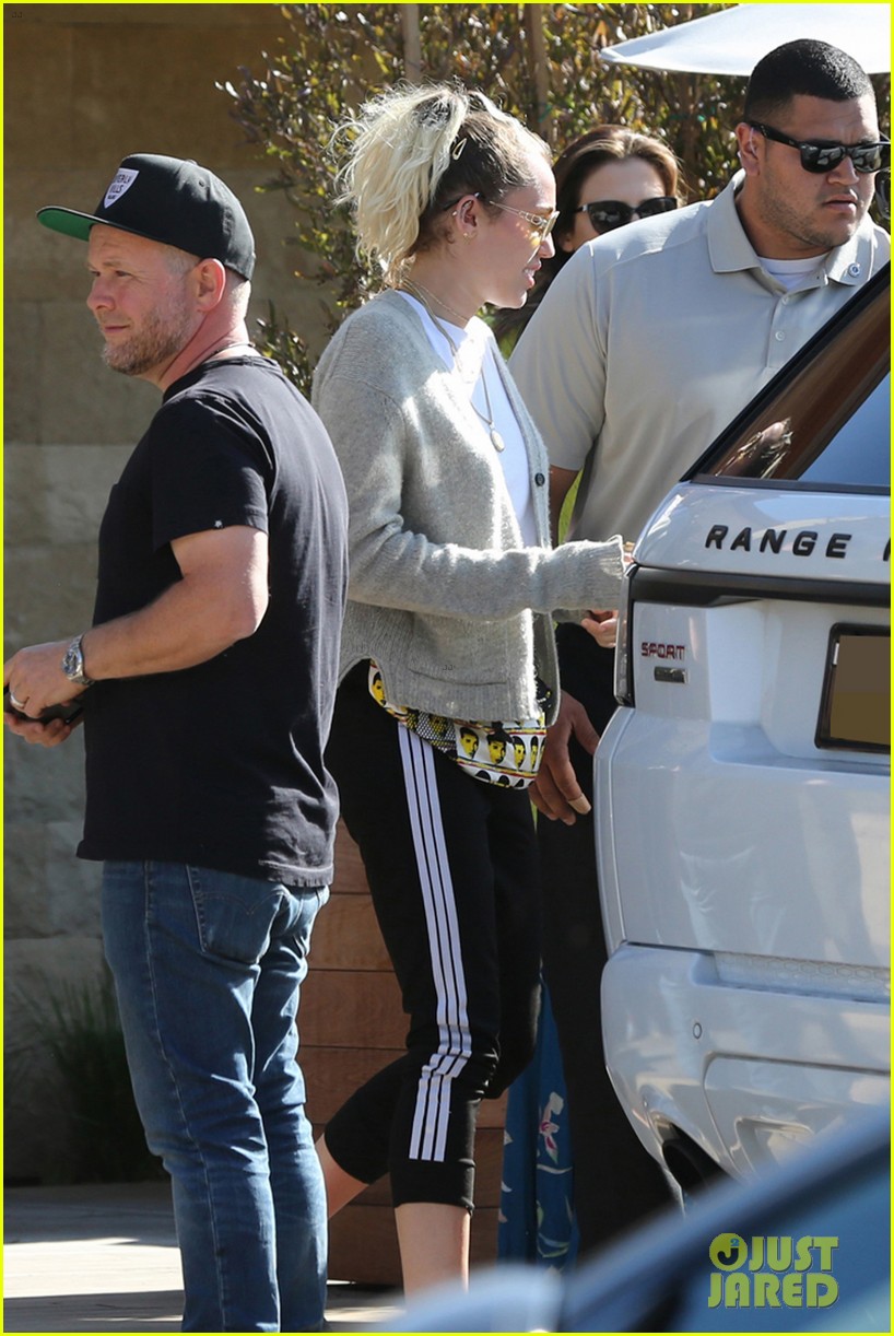 miley noah cyrus lunch with mom tish after noah announces new single 013884289