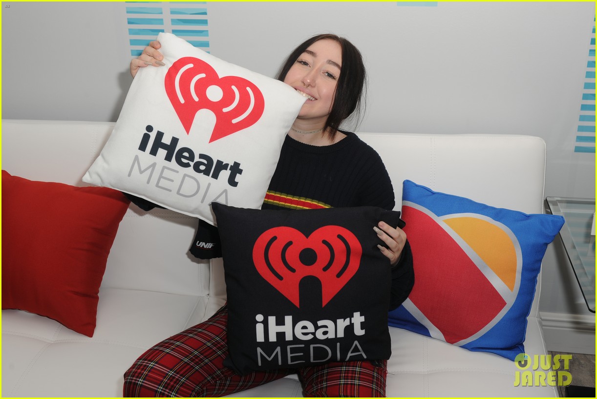 noah cyrus jams out to icarly theme song on musically 023889797