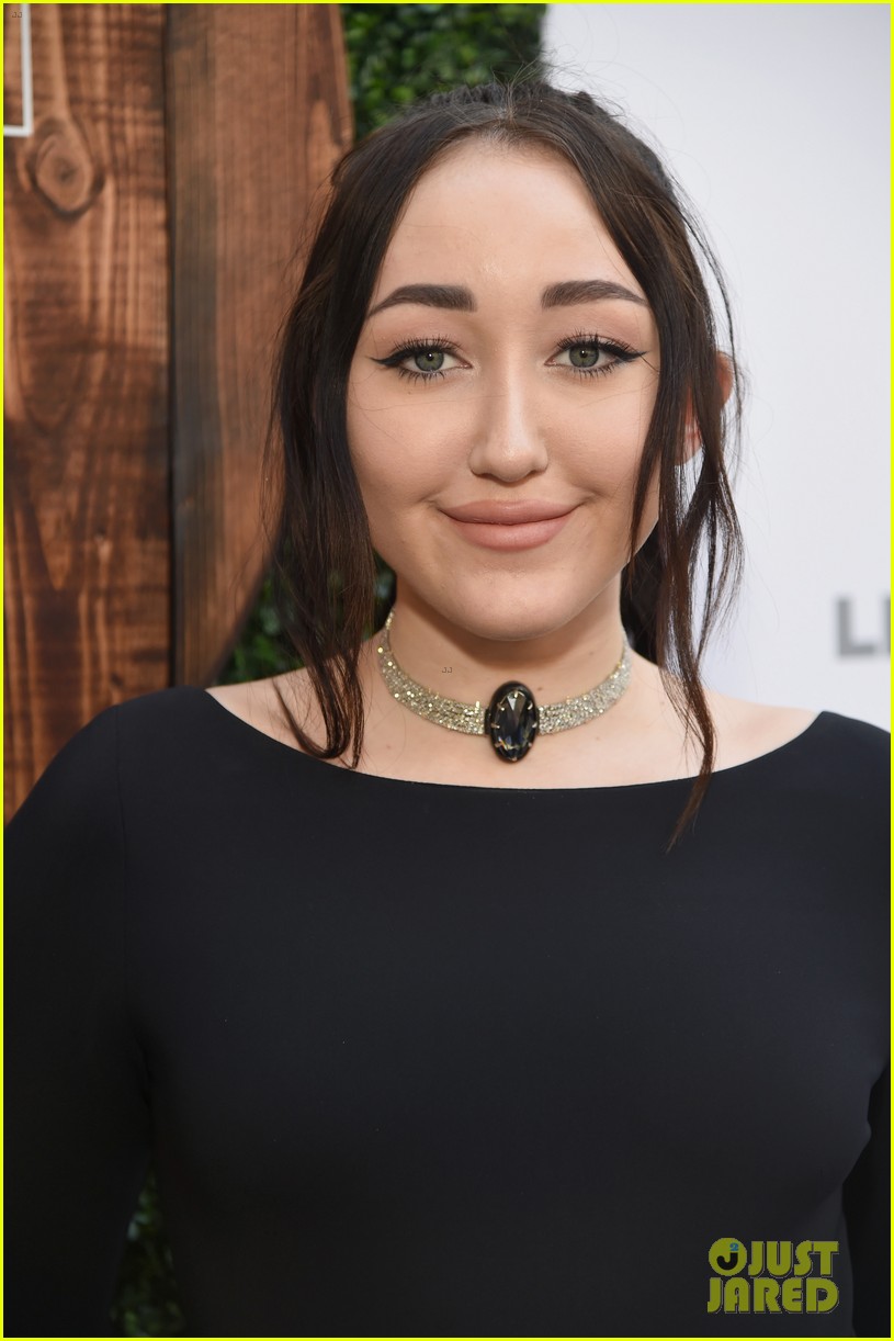 noah cyrus jams out to icarly theme song on musically 153889810