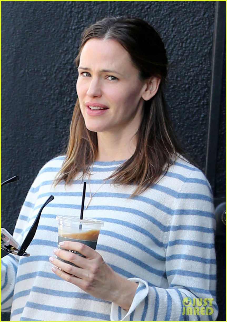 Jennifer Garner Makes First Public Appearance Since Filing for Divorce