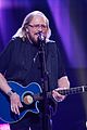 watch the bee gees barry gibb perform at grammy tribute 02