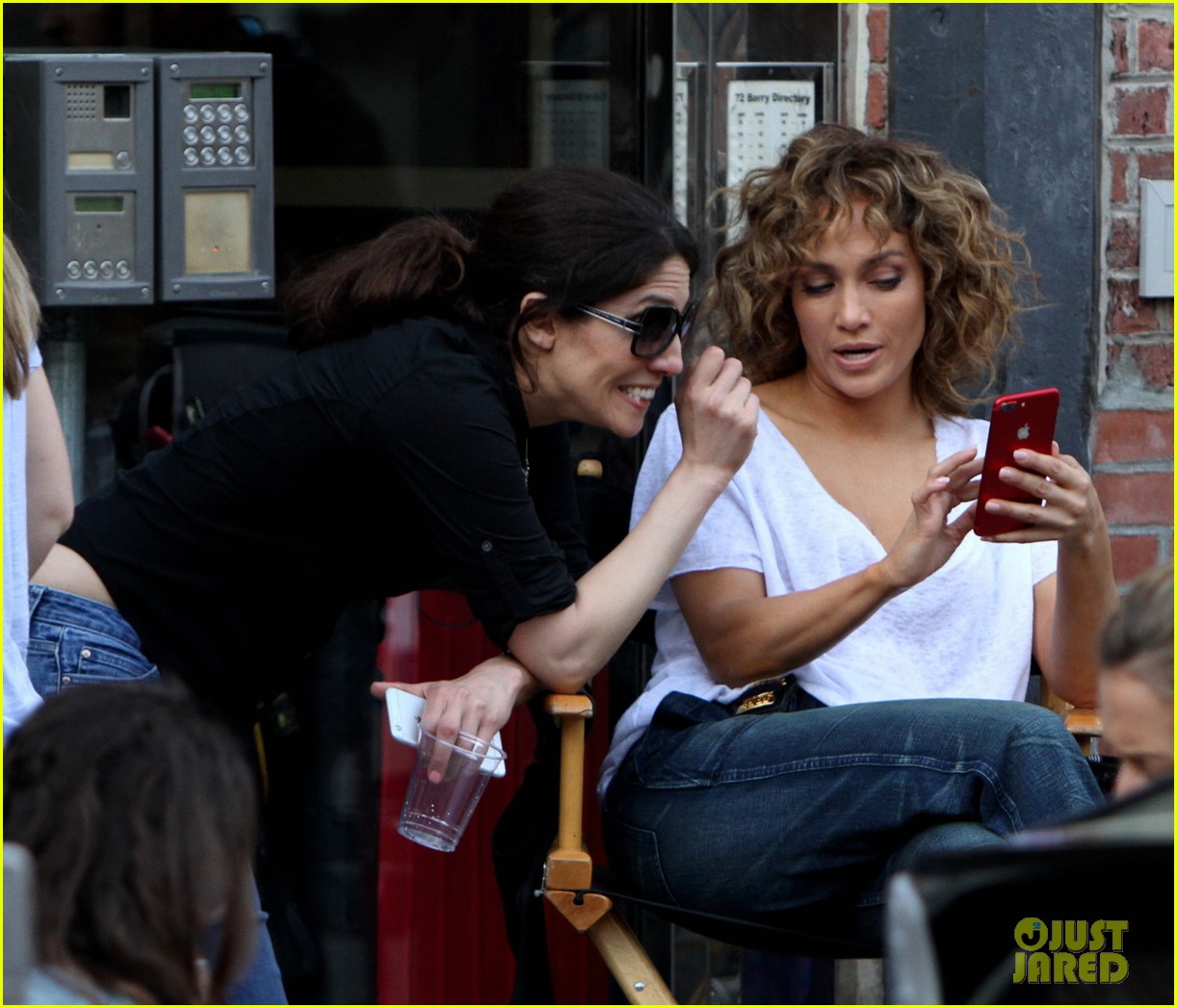 jlo visited by her twins on set of shades of blue023892146