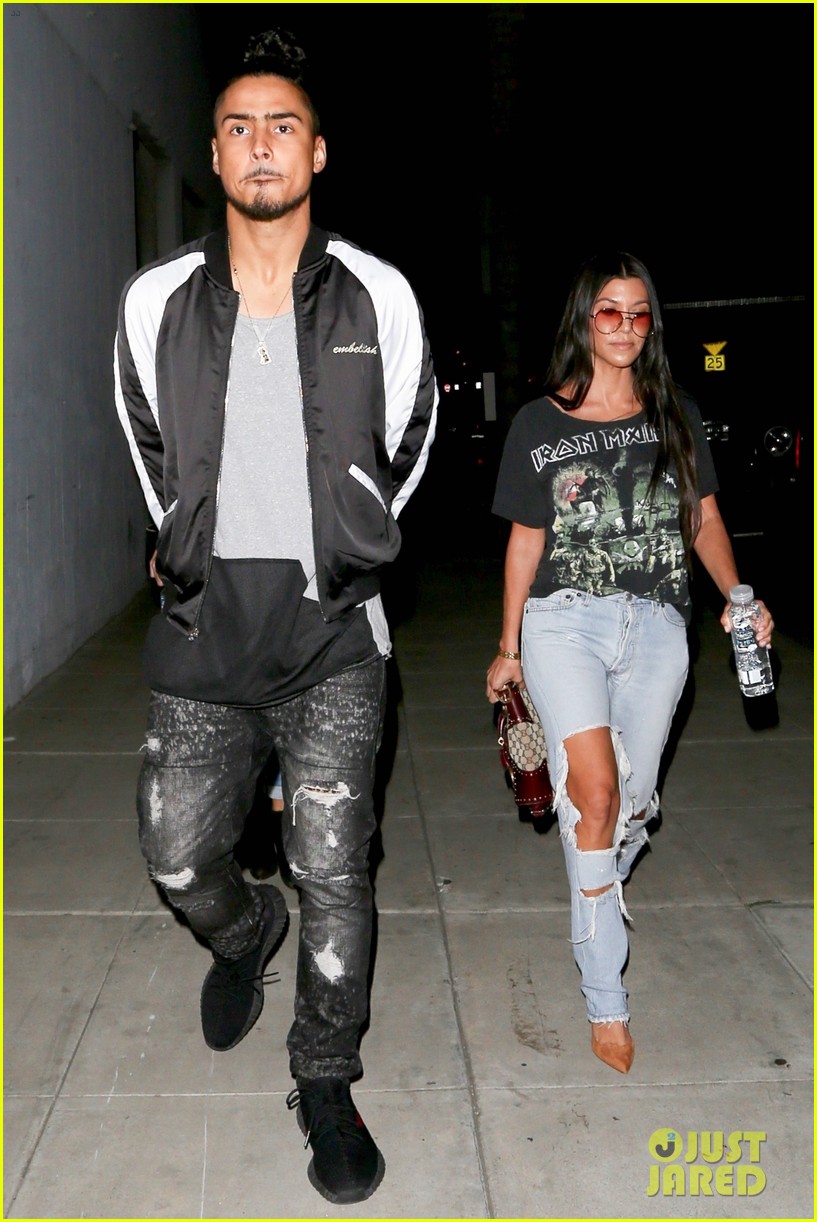kourtney kardashian goes out for dinner with quincy brown 043882818