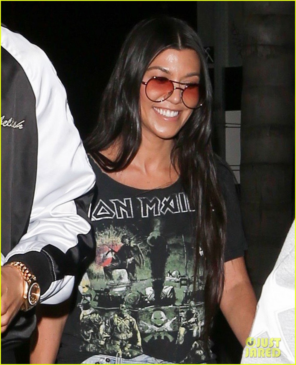 kourtney kardashian goes out for dinner with quincy brown 063882820