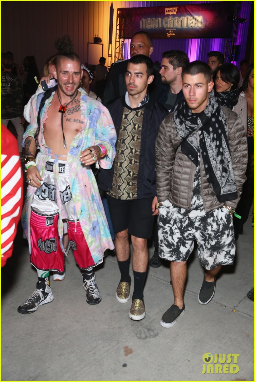 Leonardo DiCaprio & Drake Party at Coachella Neon Carnival Photo