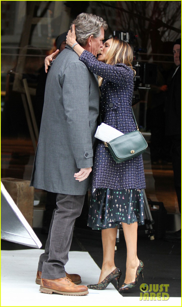 Sarah Jessica Parker & Thomas Haden Church Kiss on Set of HBO's