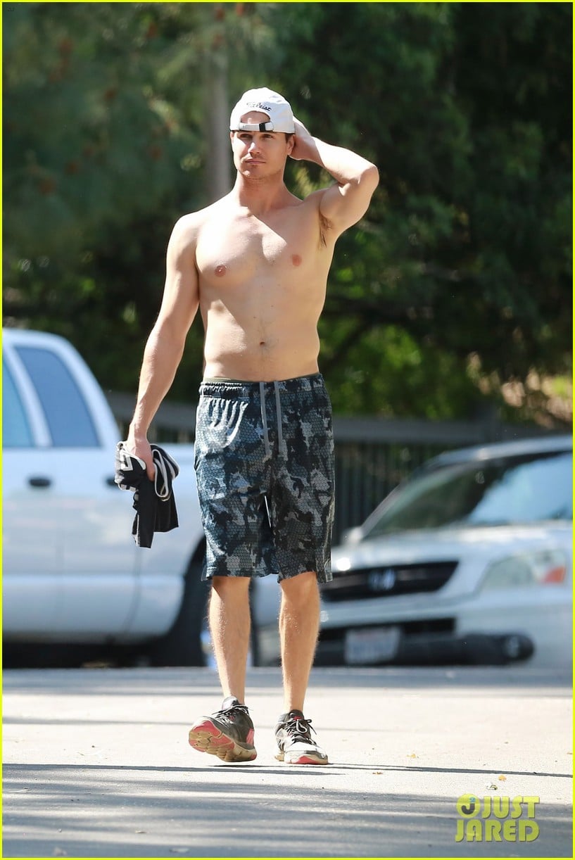 robbie amell goes shirtless on a hike 033885127