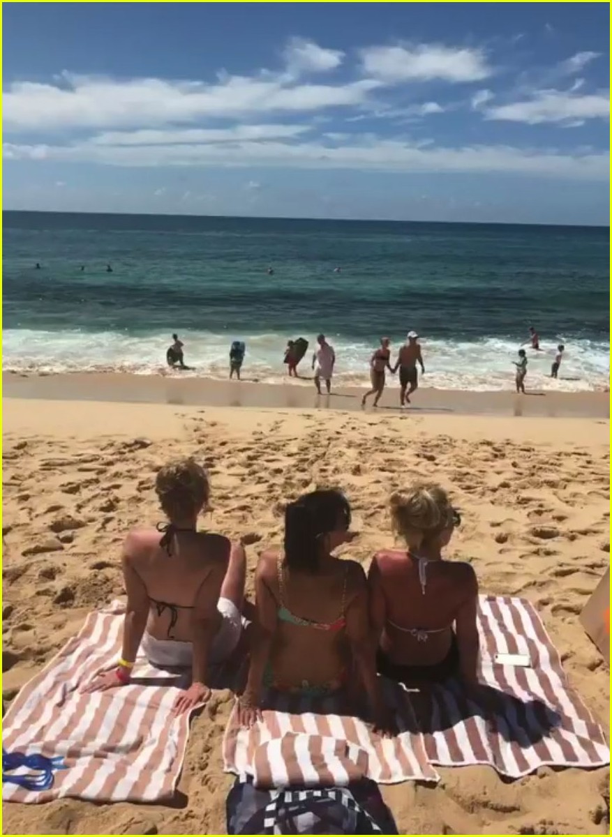 britney spears hits the beach with her mom kids 063884803