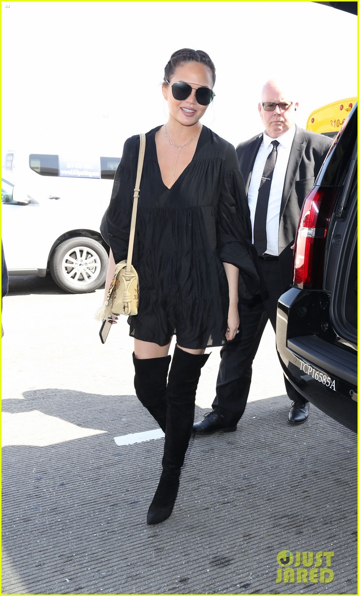 chrissy teigen jets out of lax in style 033885275