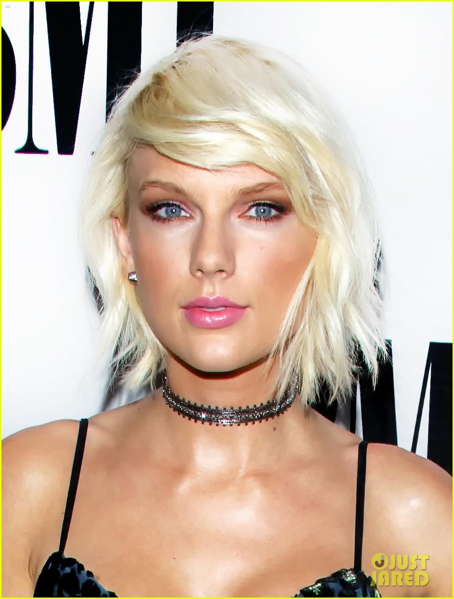 Where Has Taylor Swift Been? Source Reveals What She&rsquo;s Up To!: Photo