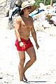 orlando bloom goes shirtless at the beach for memorial day weekend 02