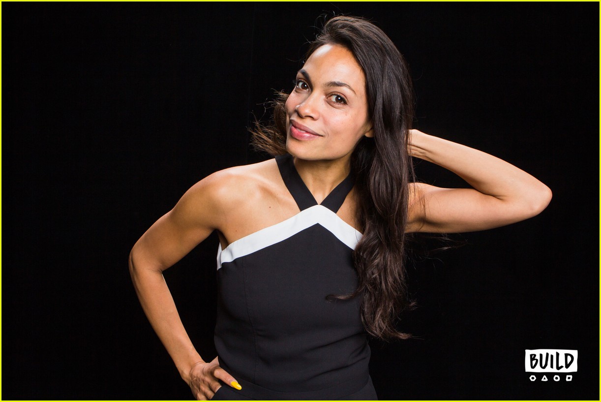 rosario dawson breaks silence after finding 26 year old cousin dead in her home 013905207