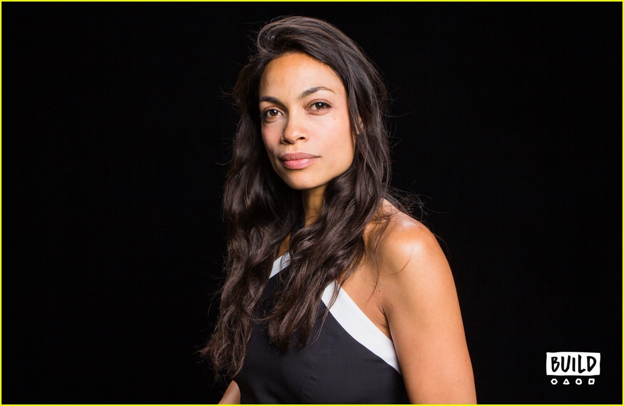 rosario dawson breaks silence after finding 26 year old cousin dead in her home 093905215