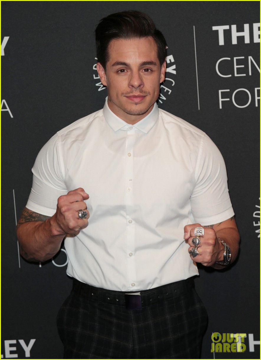 &lsquo;Dirty Dancing&rsquo; Cast Premieres Movie & Soundtrack - Stream, Download