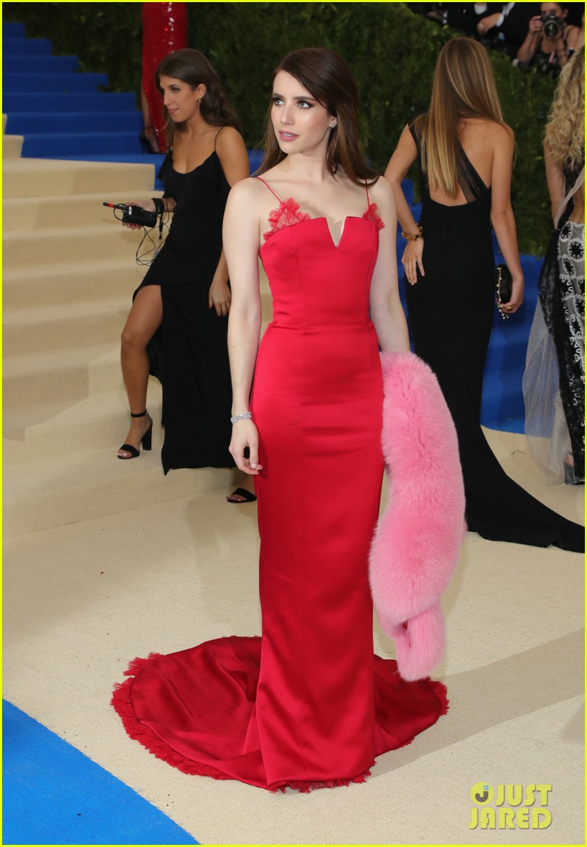 emma roberts stuns in spaghetti strapped red gown 03